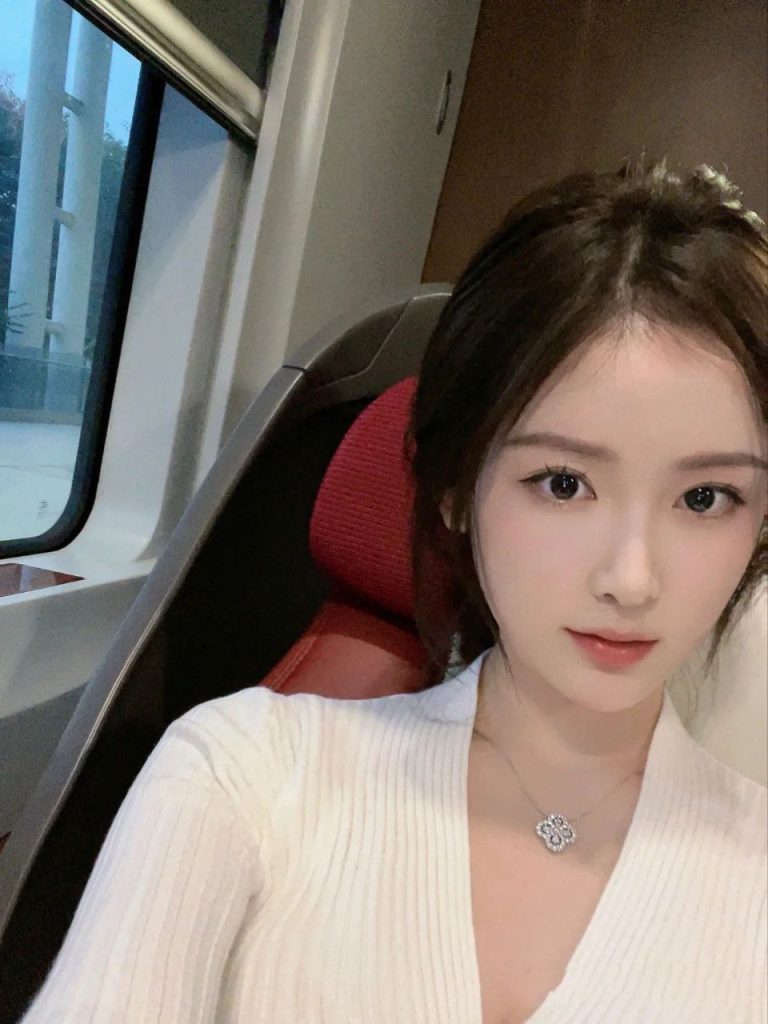 长沙外围19岁170C你的专属女友 (小鱼)在校学妹相关配图