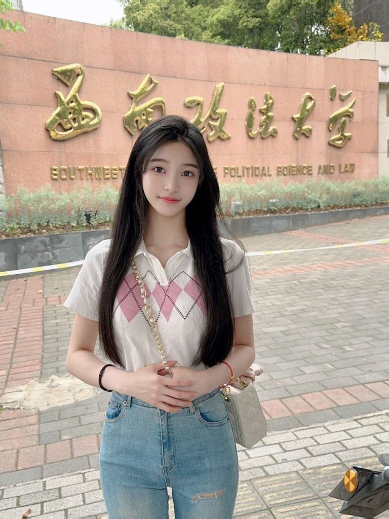 重庆外围极品白小纯 真实学生相关配图