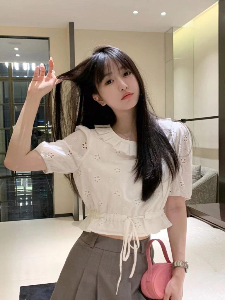 成都外围170 18岁学妹兼职，白虎，童颜巨乳相关配图