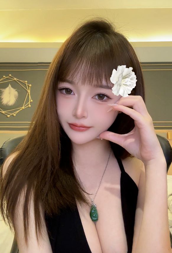 广州外围04年172D甜美单纯的宝藏女孩相关配图
