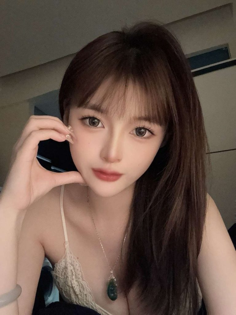 广州外围04年172D甜美单纯的宝藏女孩相关配图