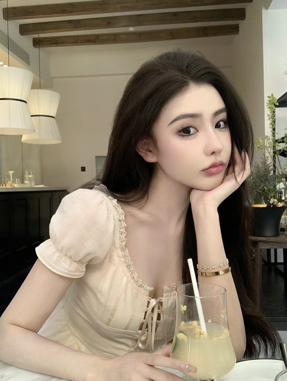 苏州外围164零零后混血儿青春妩媚