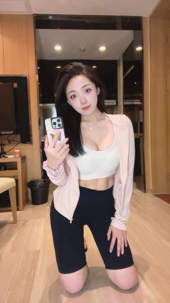广州外围 168E 知心大姐姐纯中帶慾 翹臀美胸相关配图
