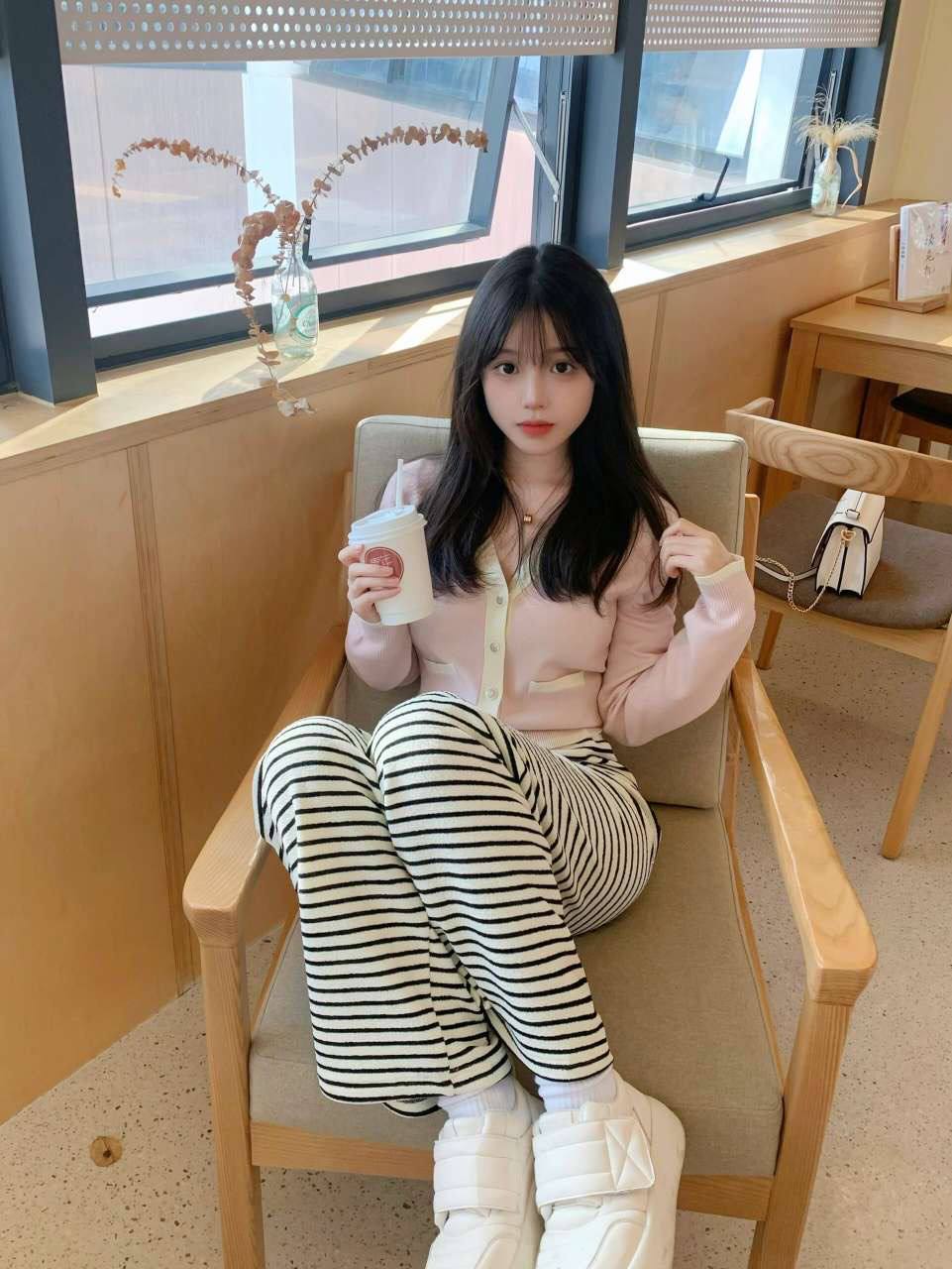 广州外围03年小网红 165 C星人兼职