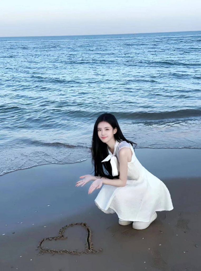 东莞外围在校艺术生贴心小女友超美大长腿相关配图