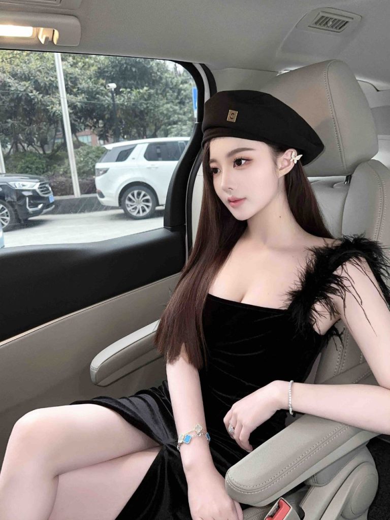 上海外围 小蛮腰  童颜巨乳在校学妹可甜可盐相关配图