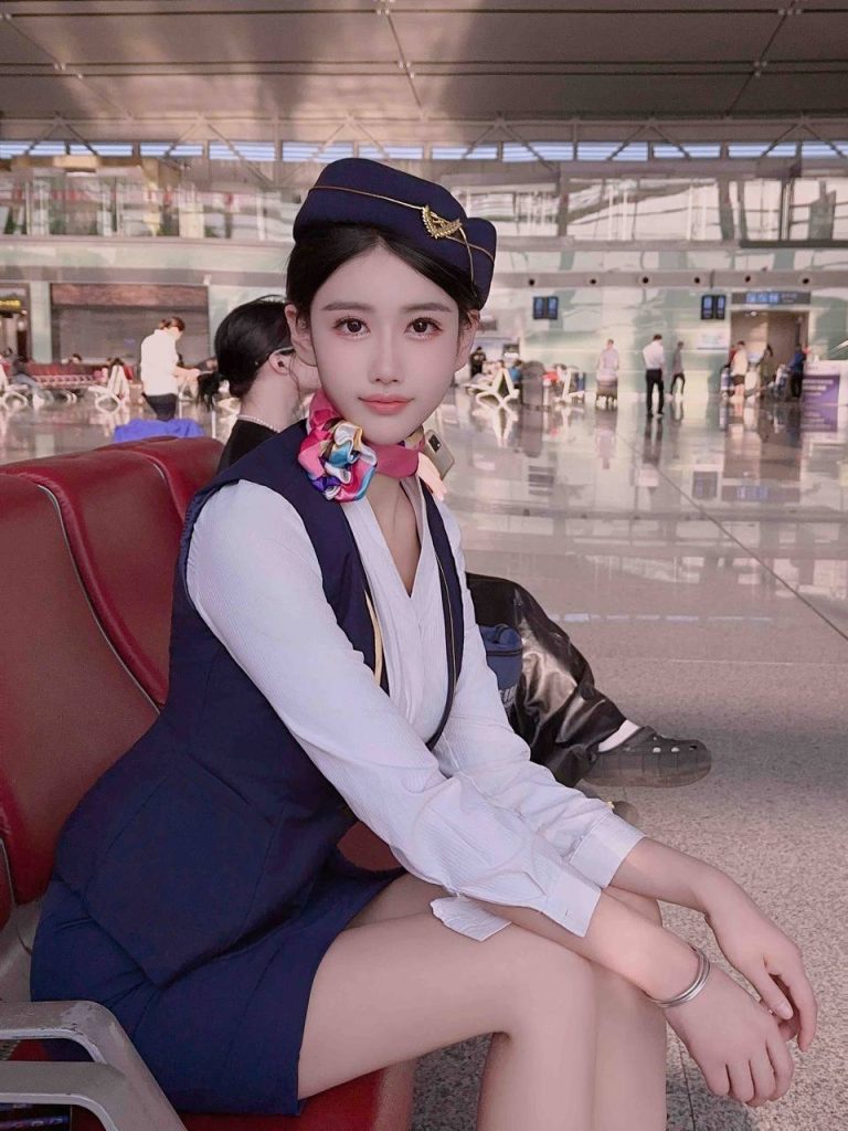 上海外围南方航空在职空姐魔鬼身材大长腿相关配图