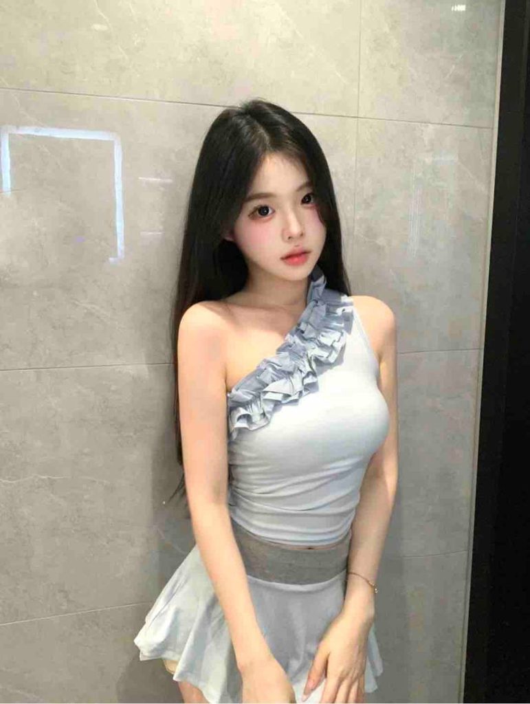 杭州外围 06学生妹  筷子腿 本人超级白相关配图