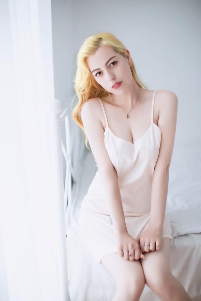 上海洋酒 乌克兰美女 170D相关配图