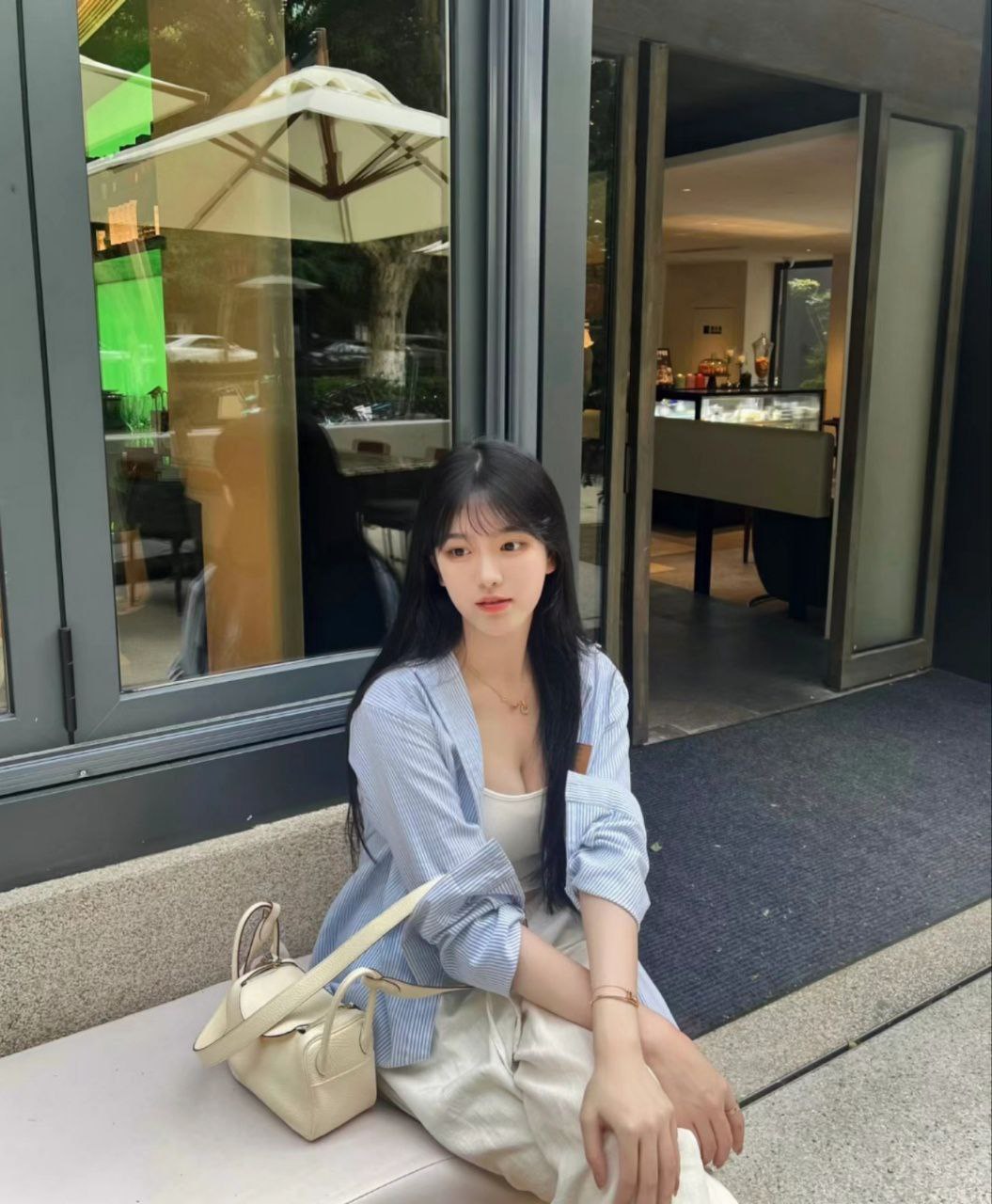 无锡外围02年学妹 天然E 可甜可御