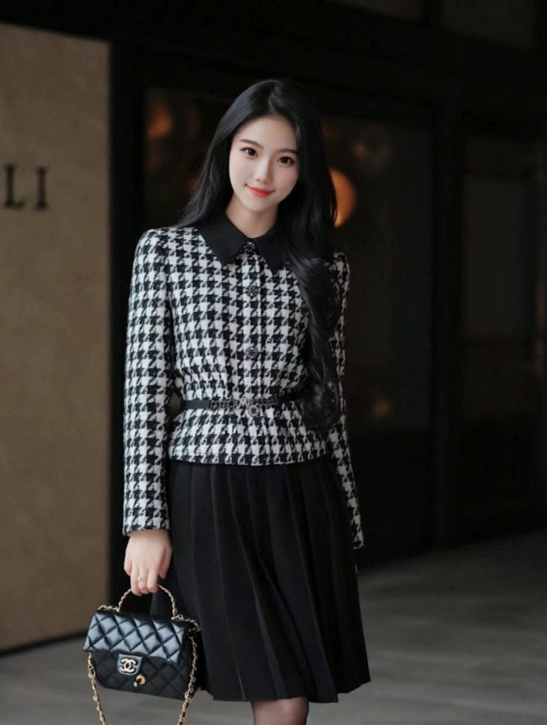 天津外围 05年176D 清纯童颜美少女相关配图