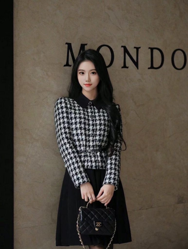 天津外围 05年176D 清纯童颜美少女相关配图
