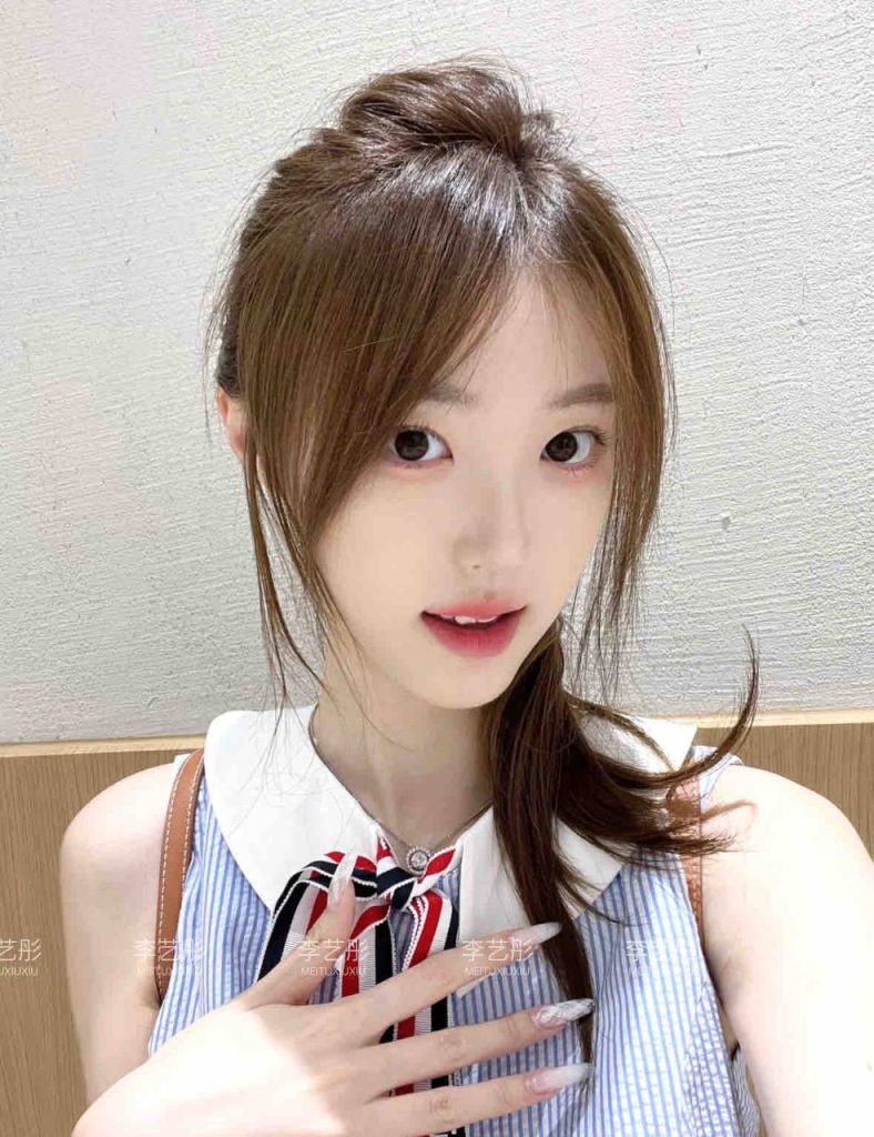 成都外围 02学妹 小巧玲珑 古灵精怪相关配图