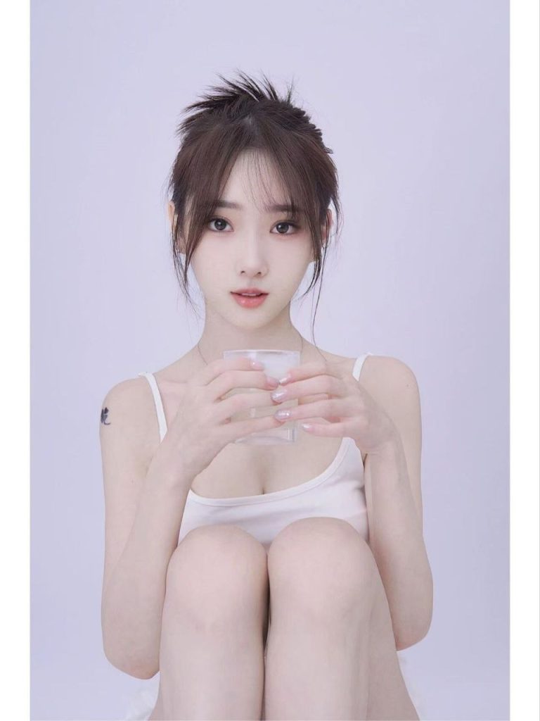 南京外围 06年 身材高挑 细腰翘臀相关配图