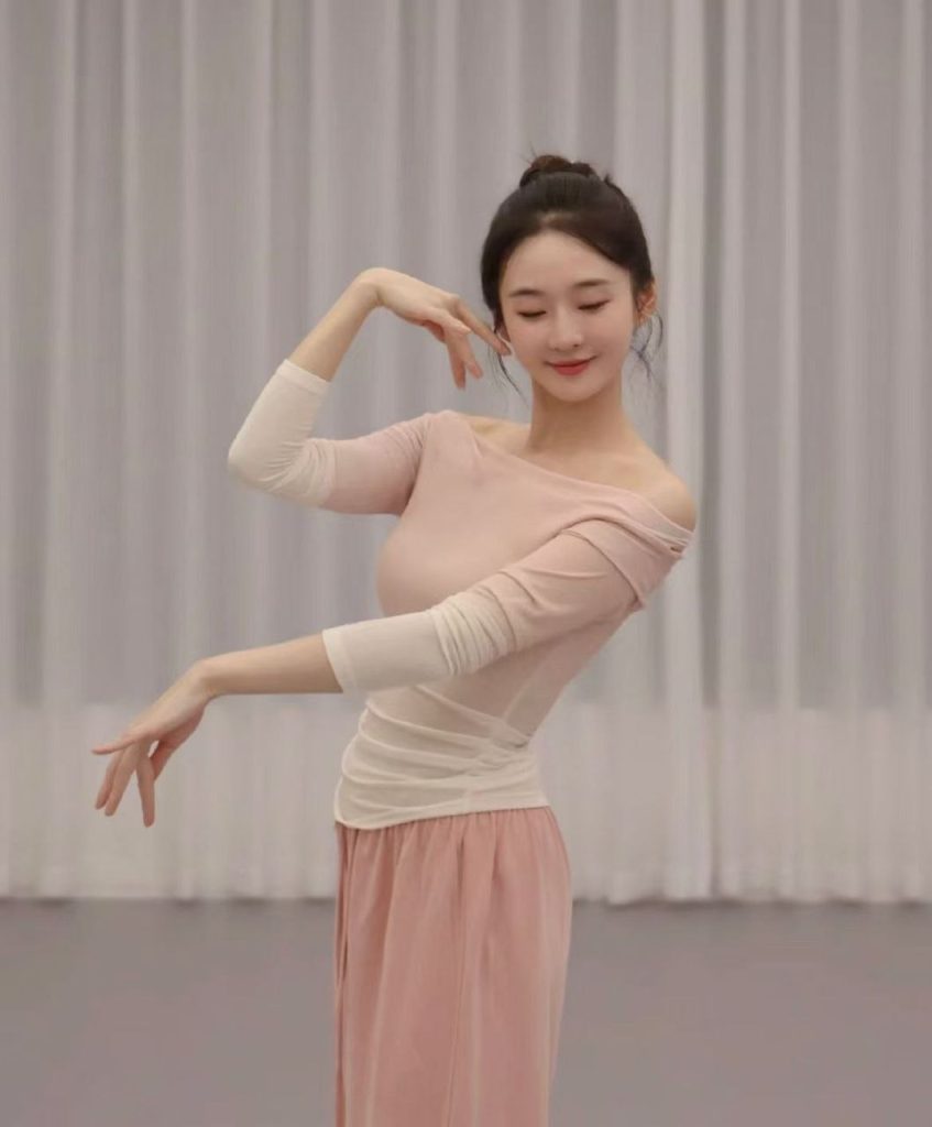 南京外围 10级专业舞蹈生 清纯纯欲款 初恋女友感 相关配图