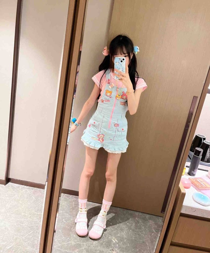郑州外围 05新人小纯 白幼瘦小萝莉 声嗲身柔 天然白虎相关配图