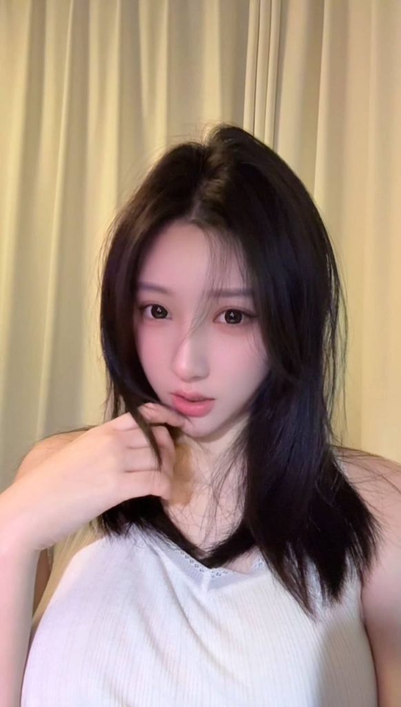 上海外围 03年清纯气质韩系氧气美女 真实在校生相关配图
