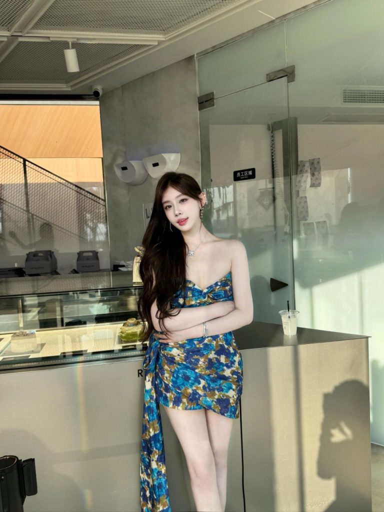 济南外围 00年极品网红御姐 清纯少女脸相关配图
