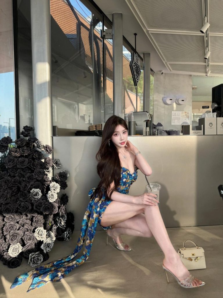 济南外围 00年极品网红御姐 清纯少女脸相关配图