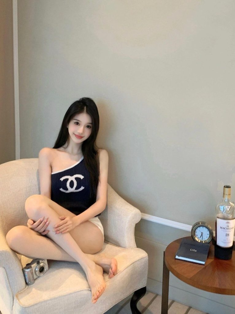 北京外围 03年纯欲网红 精致脸桃子奶细腻大长腿相关配图