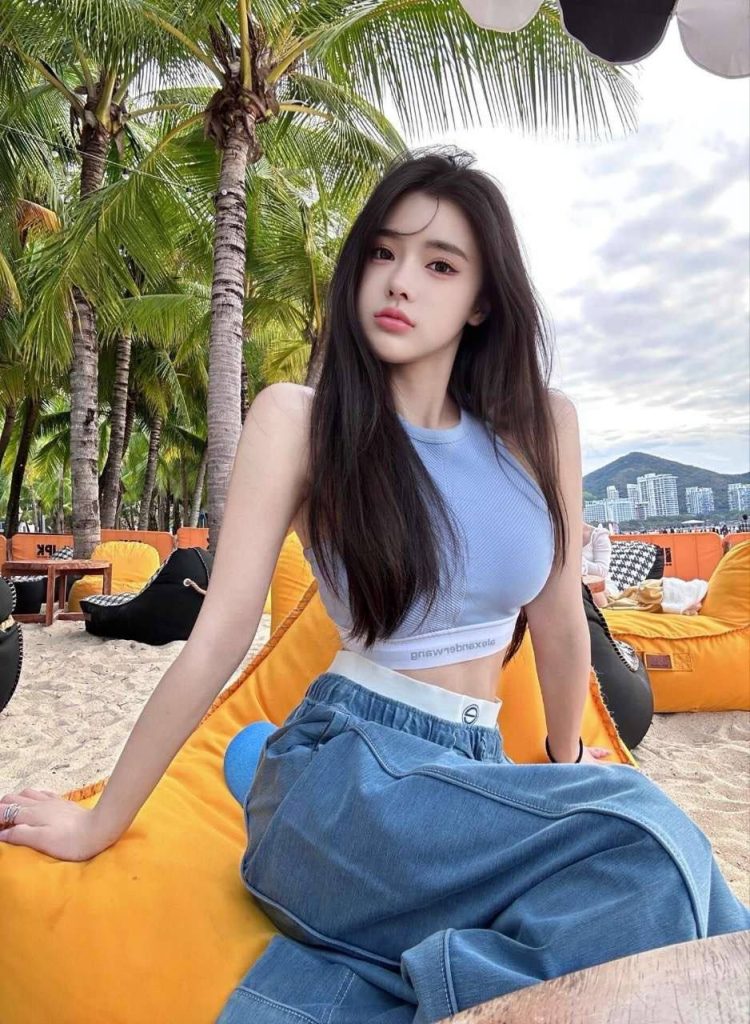 上海外围 175/C 童颜巨乳纯欲精致 声线甜美相关配图