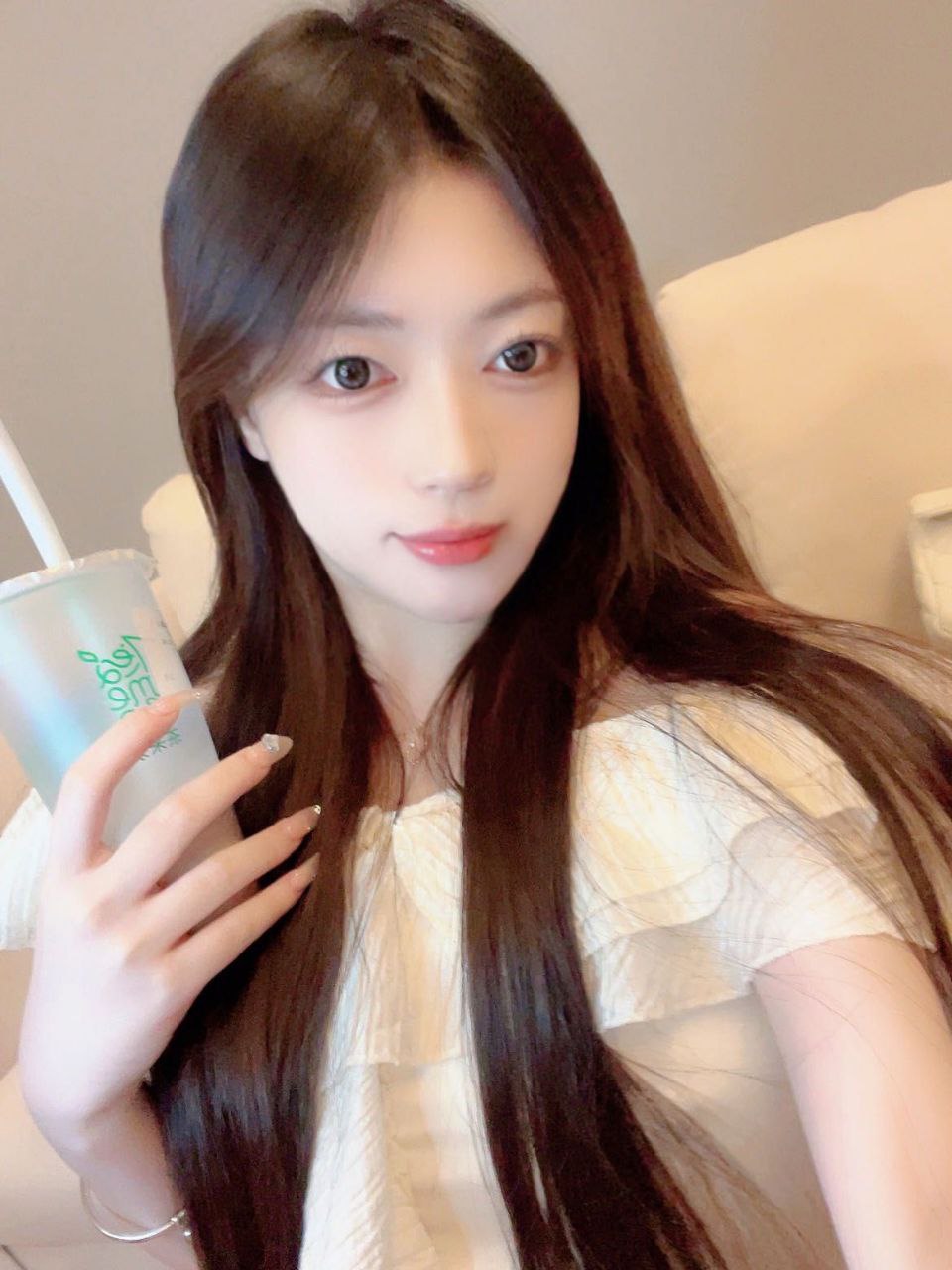 广州外围 初恋款白小纯童颜巨乳，活泼可爱