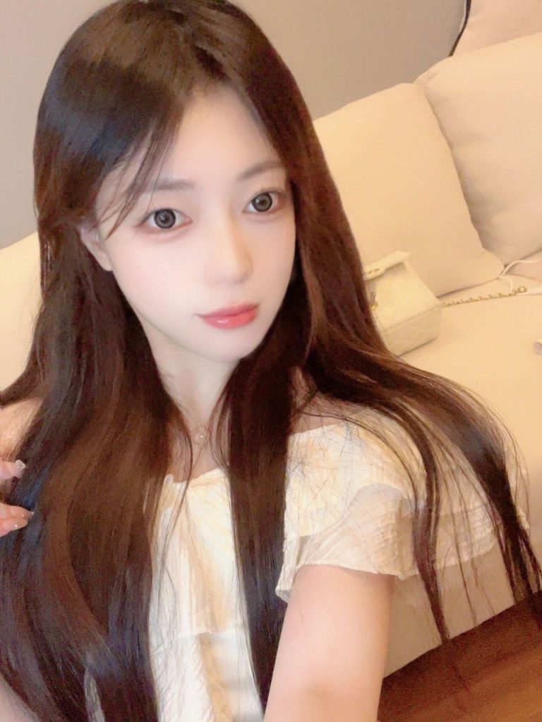 广州外围 初恋款白小纯童颜巨乳,活泼可爱相关配图
