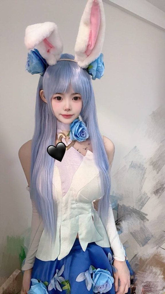 深圳外围 18岁小coser 手办女友 童颜巨乳相关配图