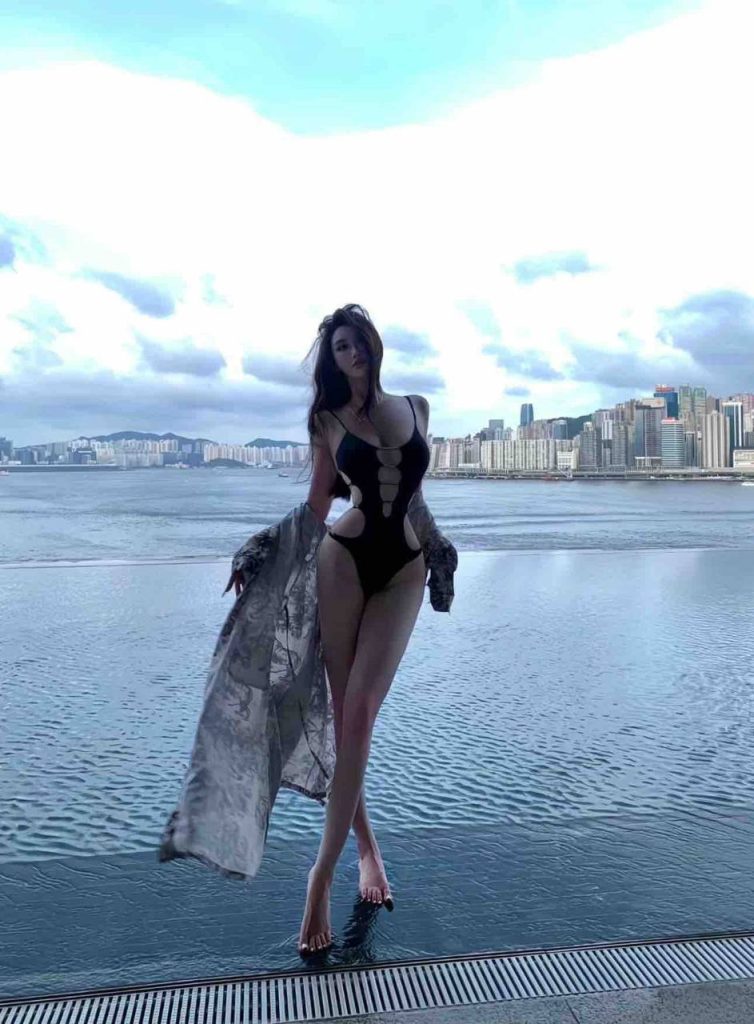西安外围 瑜伽教练身材风韵 有马甲线  前凸后翘相关配图