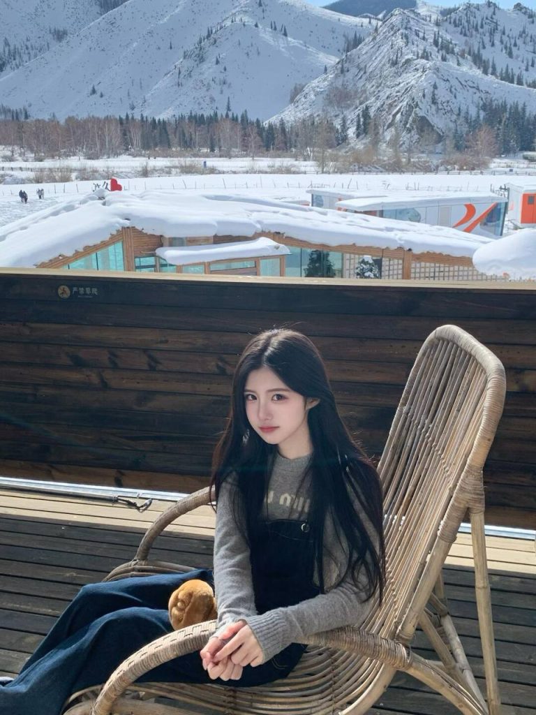 深圳外围 纯欲小红书网红兼职 氛围感美女相关配图