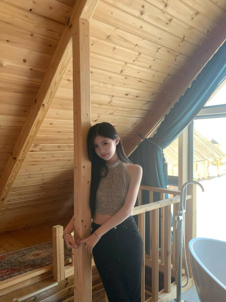 深圳外围 纯欲小红书网红兼职 氛围感美女相关配图
