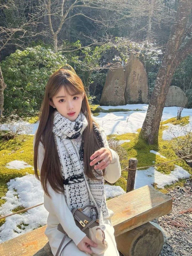 上海外围 04/173在校生极品小纯温柔可爱双商在线相关配图