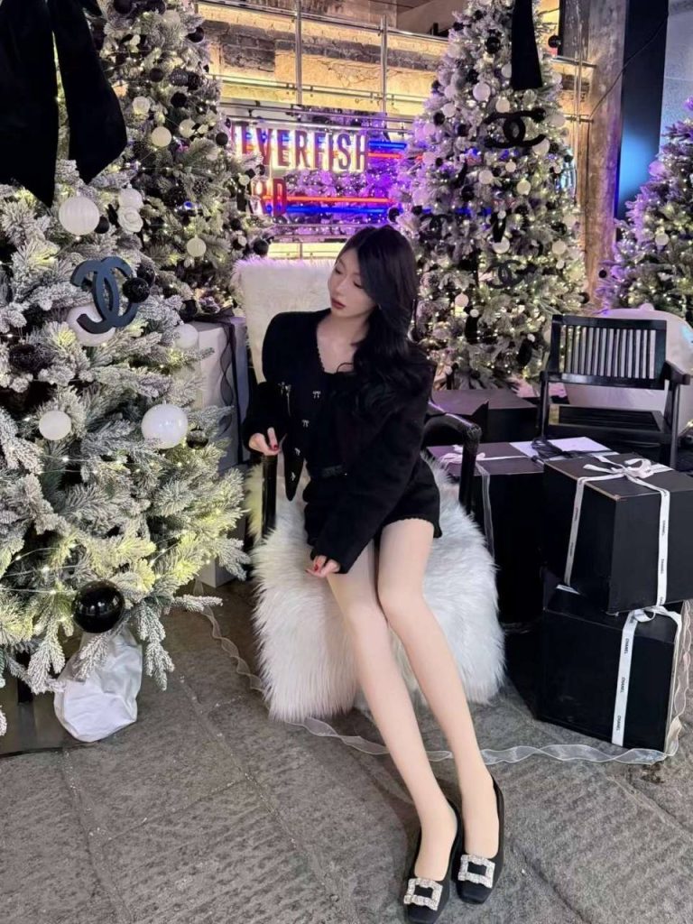 青岛外围 网红主播水蛇腰筷子腿 原装完美身材相关配图