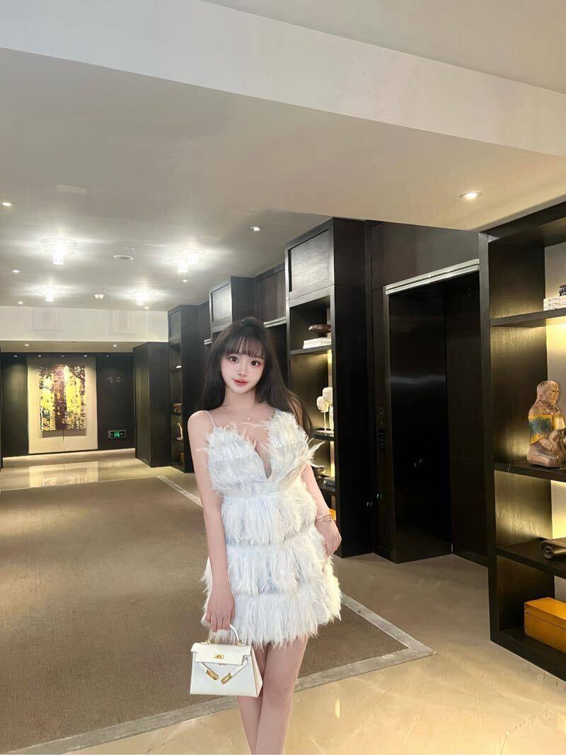 青岛外围 18岁少女 欧美身材前凸后翘 高情商情绪价值拉满
