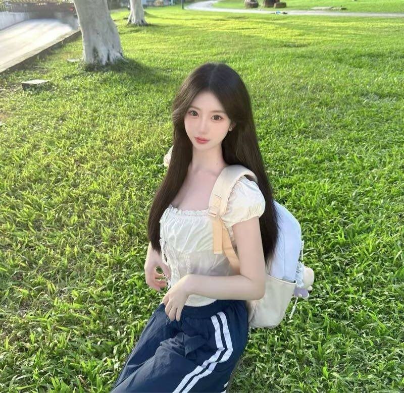 厦门外围 05年172/D 开朗活泼的小仙女兼职相关配图