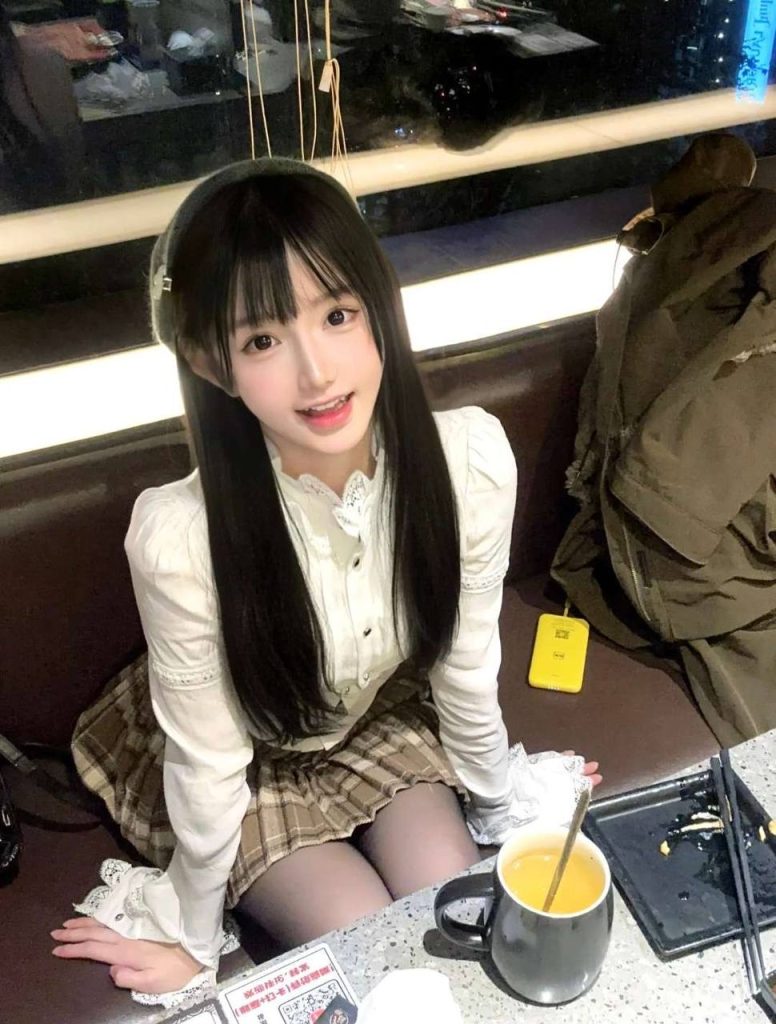 上海外围 清纯少女甜美萝莉 幼齿童颜少女相关配图