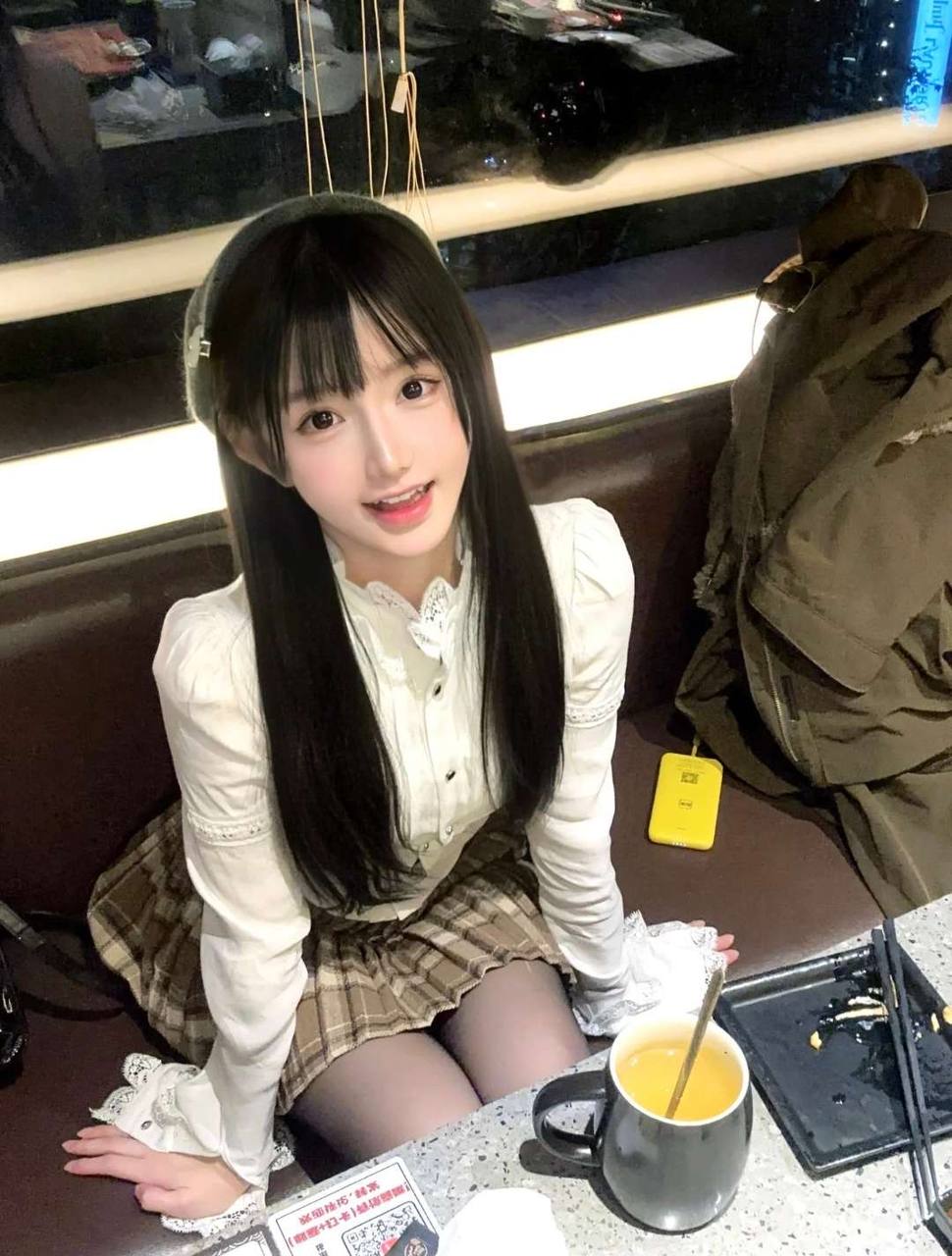 上海外围 清纯少女甜美萝莉 幼齿童颜少女