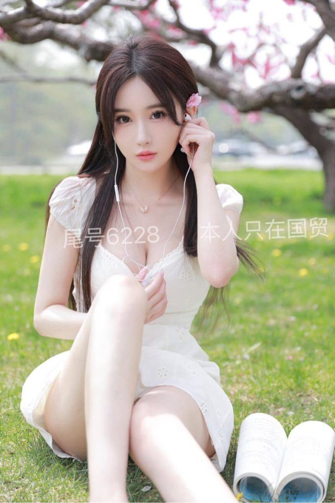 北京外围 174/D 19岁校花 一尺四腰 蜜桃臀🍑 纤细酒杯腿相关配图