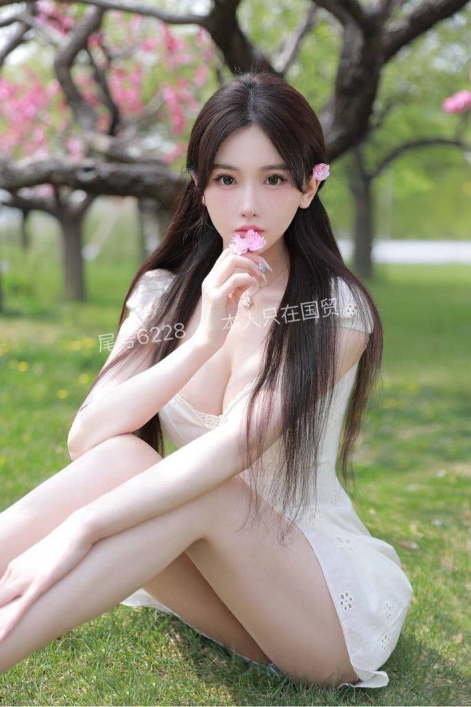 北京外围 174/D 19岁校花 一尺四腰 蜜桃臀🍑 纤细酒杯腿相关配图