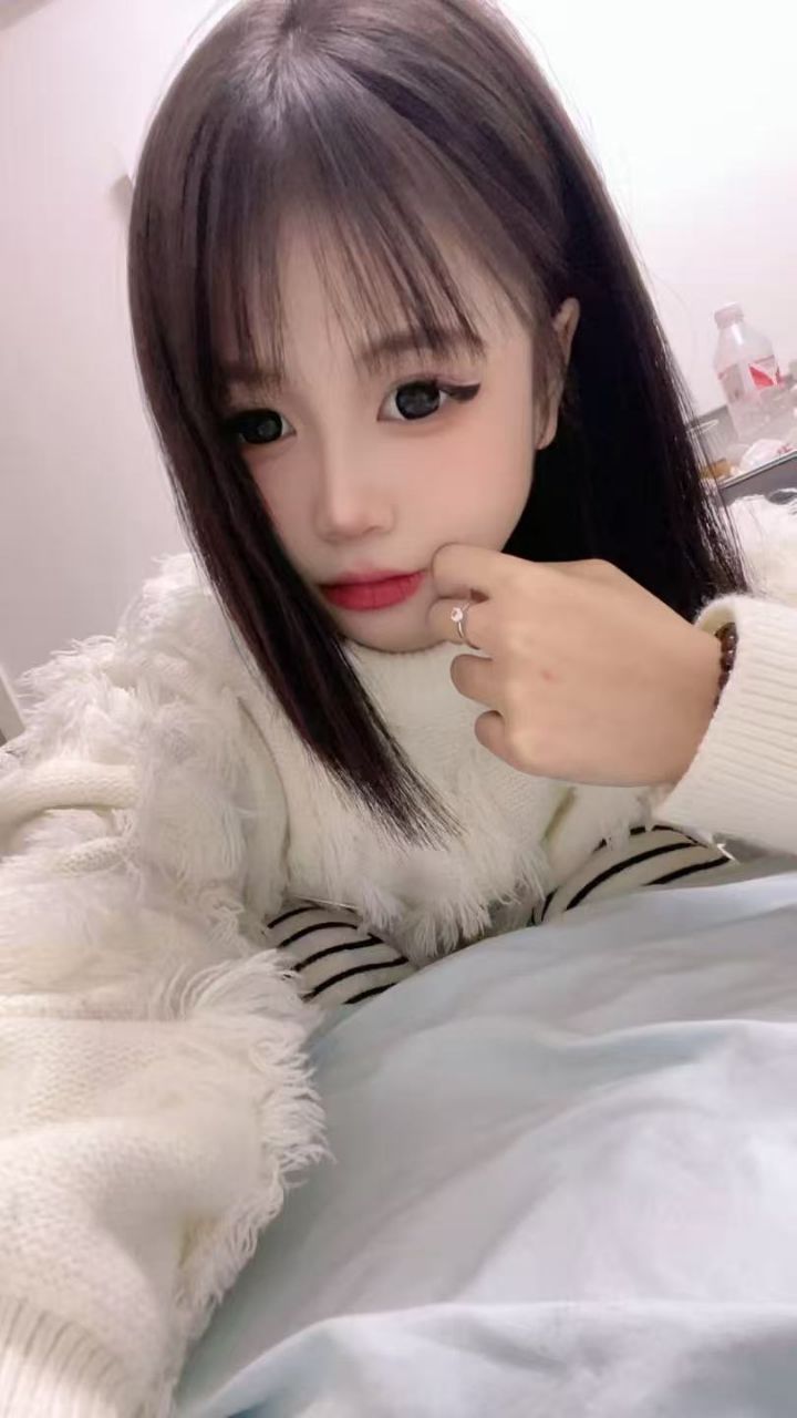 上海外围 嘉定中圈甜妹糖花160/C中专生萝莉白小纯