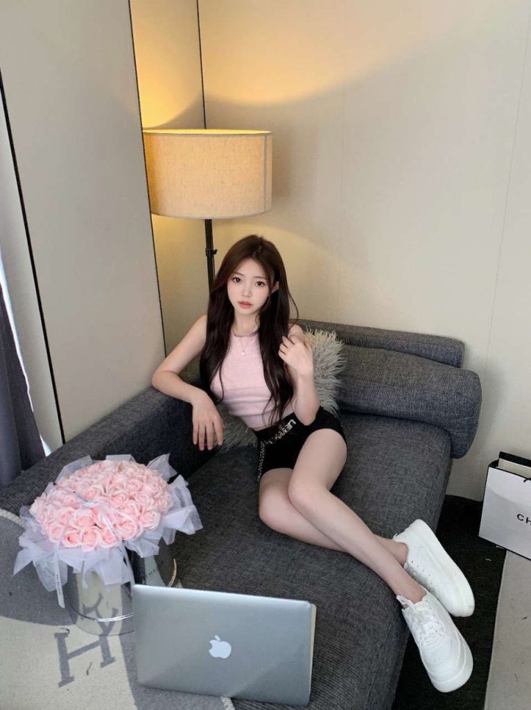 上海外围 06学妹首次下海自带少女体香 声音甜美 相关配图