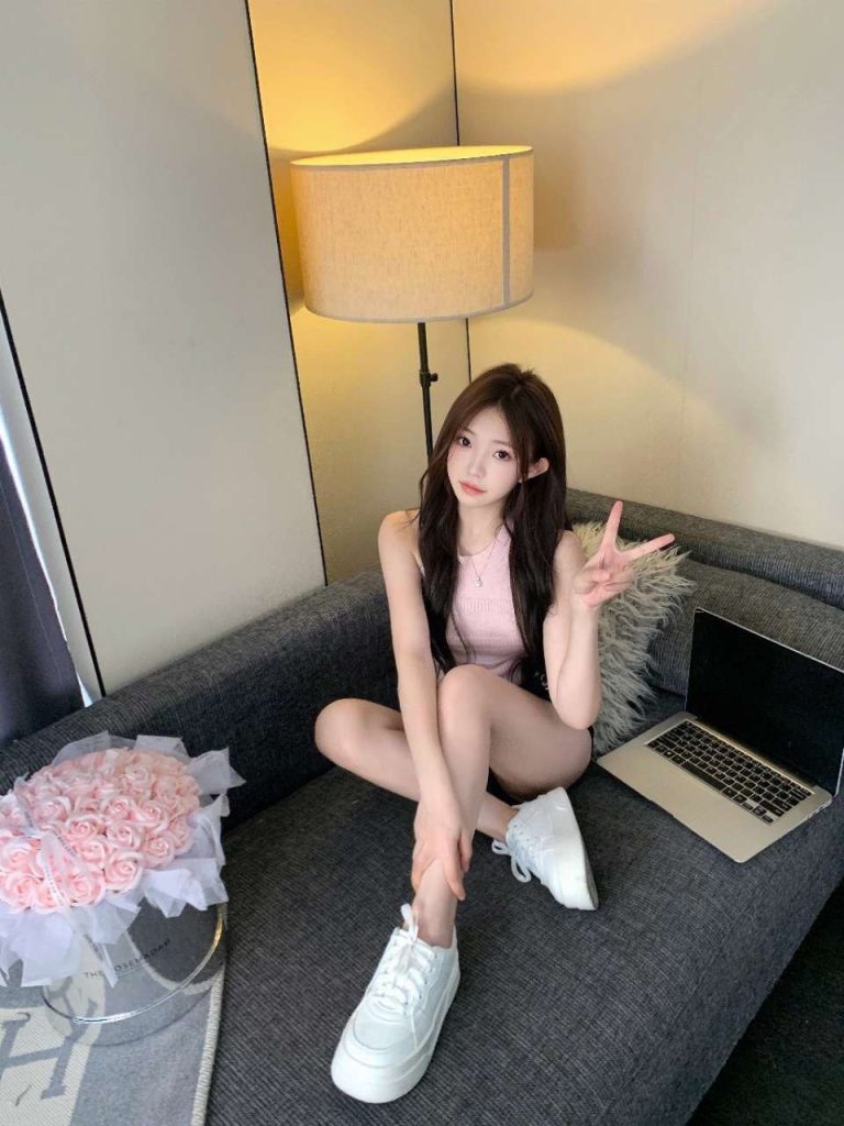 上海外围 06学妹首次下海自带少女体香 声音甜美 相关配图
