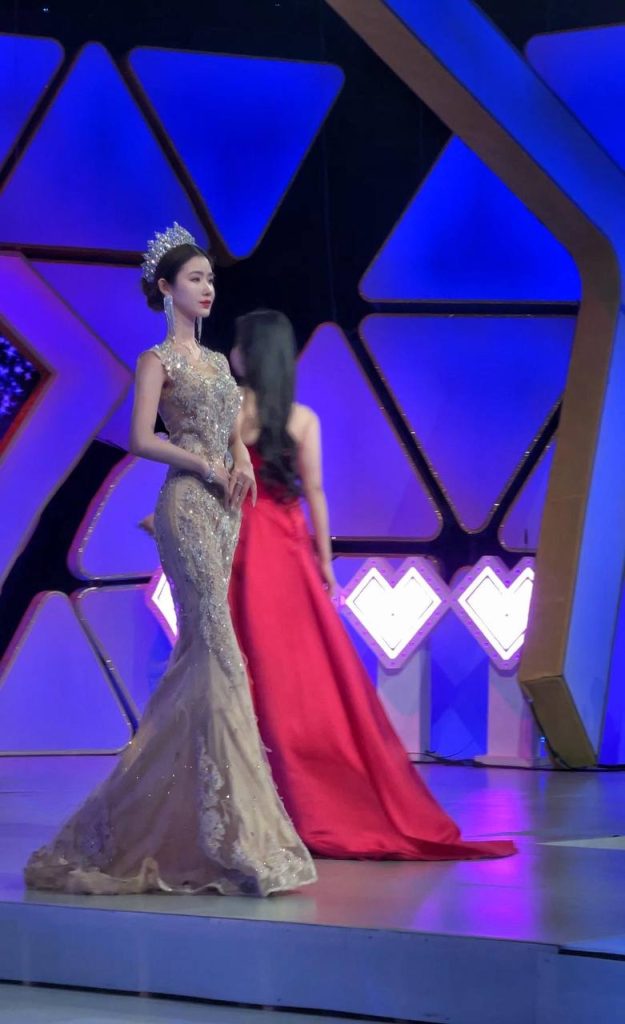 广州外围 175G超模 真实T台模特完美九头身宝藏女孩相关配图