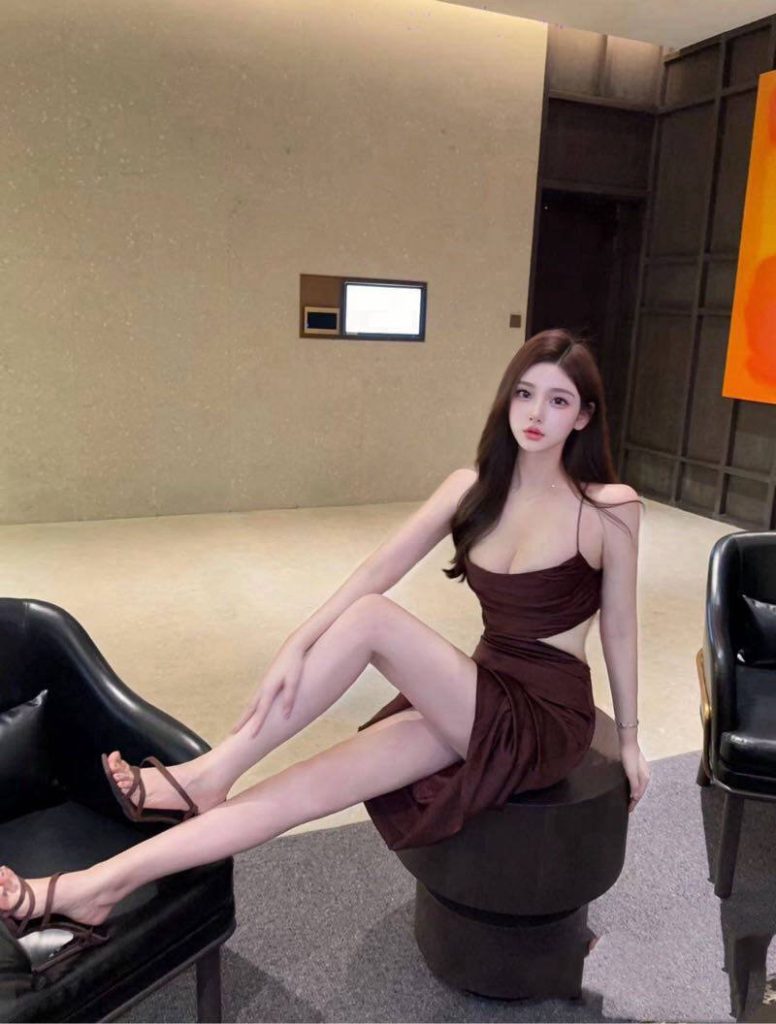 深圳外围 170G 高素质女孩芭比大眼小蛮腰筷子腿相关配图