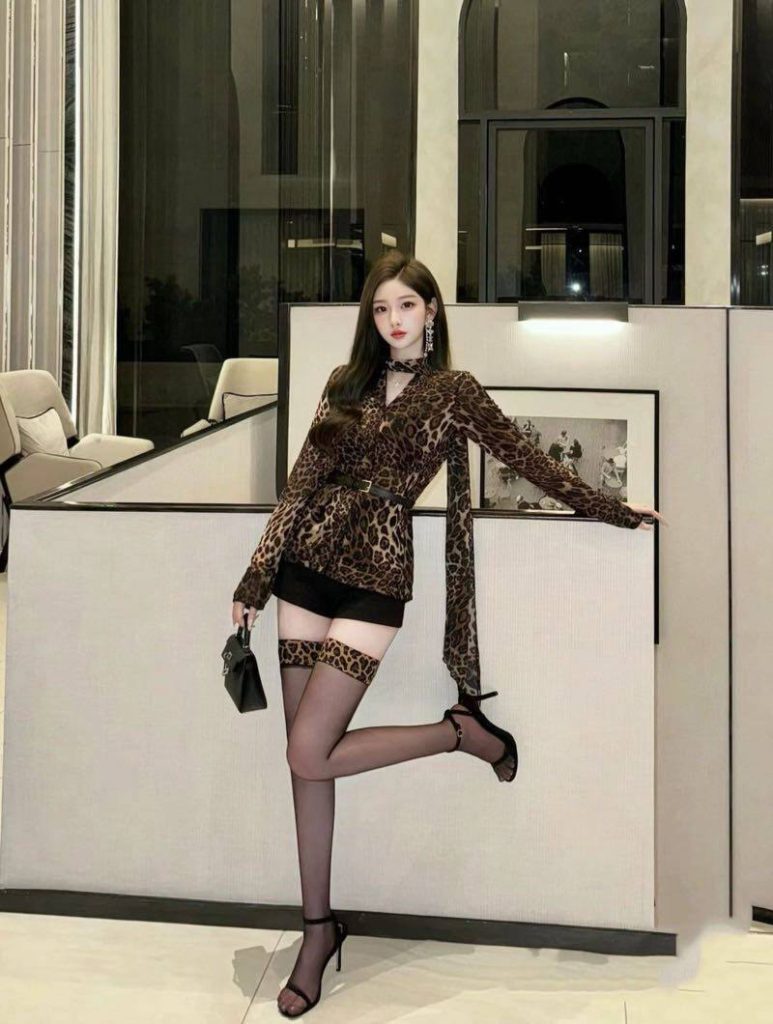 深圳外围 170G 高素质女孩芭比大眼小蛮腰筷子腿相关配图