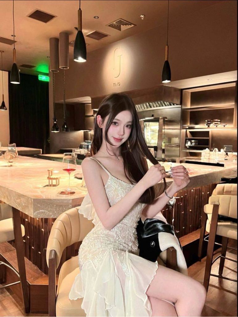 杭州外围 抖音小网红 颜值价身材好 细腰大奶蜜桃臀相关配图