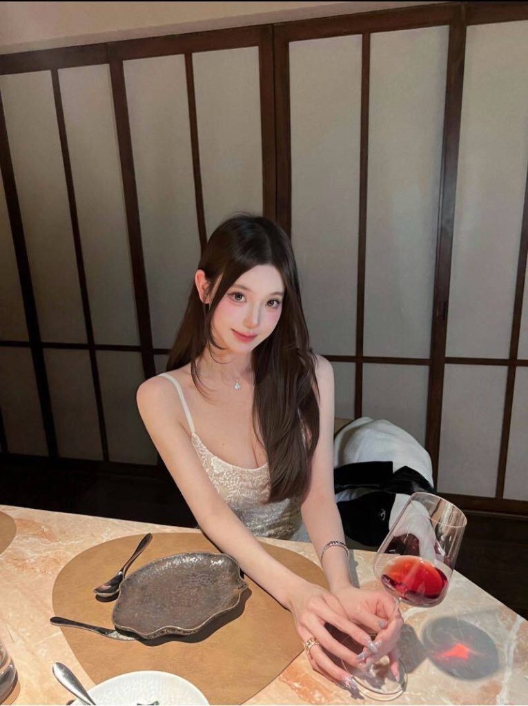 杭州外围 抖音小网红 颜值价身材好 细腰大奶蜜桃臀相关配图