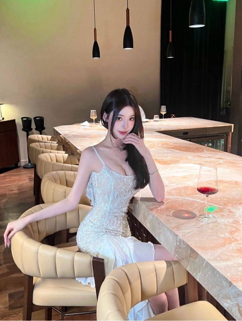 杭州外围 抖音小网红 颜值价身材好 细腰大奶蜜桃臀相关配图