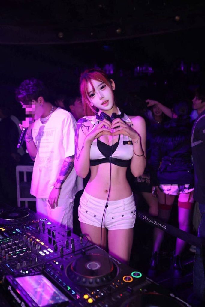 杭州外围 网红Dj 自媒体主播 娃娃脸御姐身材洋气纯欲款相关配图