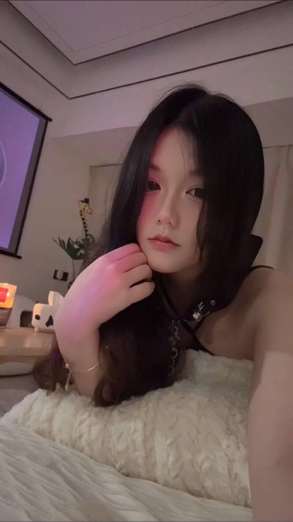深圳外围 清纯校花大二在读反差感觉极强相关配图